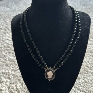 Beautiful vintage black onyx mother pearl necklace.